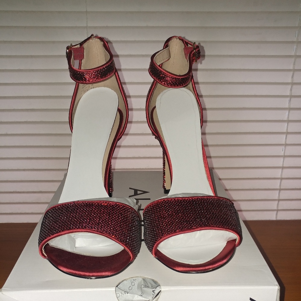 Shoes - Picture 2 of 8